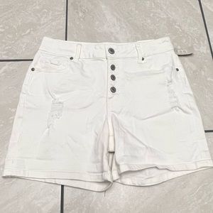 maurices women’s Vintage High Waist white denim distressed shorts size 12 NWT